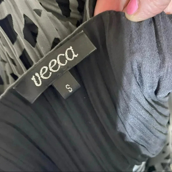 Veeca‎ S sleeveless laser cut mesh over black slip dress - Picture 7 of 7